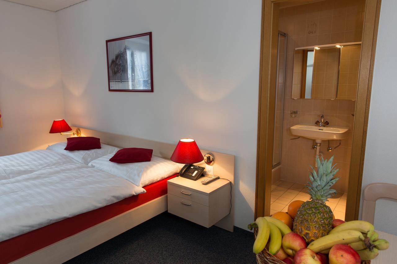 Hotel Du Port - Free Parking - Breakfast Included เอสตาวาแยร์-เลอ-ลัค ภายนอก รูปภาพ